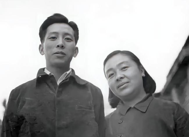 1937年，33岁女作家丁玲爱上20岁的下属陈明，陈明嫌她太老，情急之下娶了一个