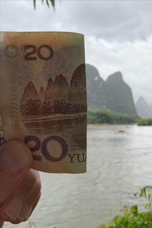 想问大家手机怎么拍这种远近都清晰的照片？
我试了一下用手机好像做不到啊，朋友说可