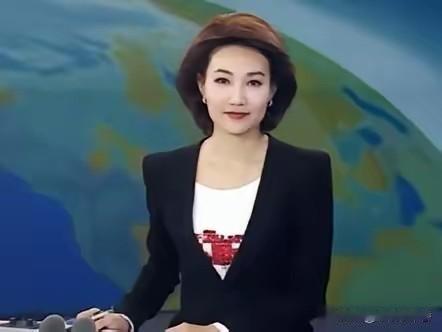 我现在最想不通的人
就是《新闻联播》主持人李梓萌了，她今年48岁，还是孤身一人无