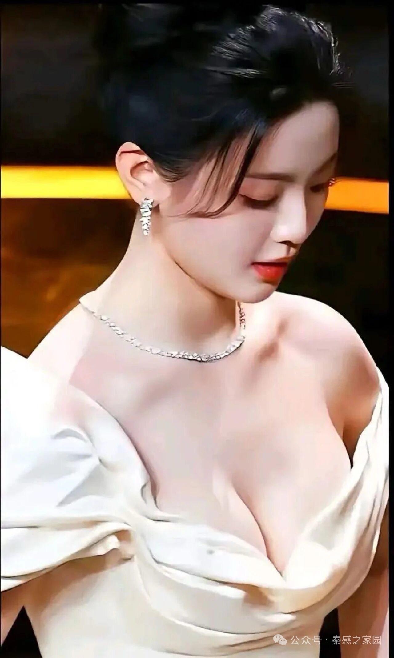 杨超越 超越丰满