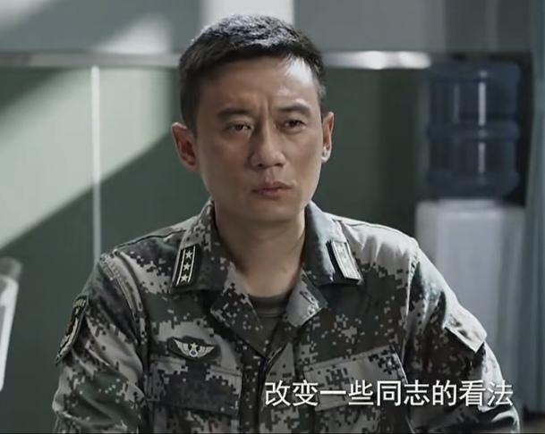 正在播出的电视剧《兵自风中来》里，某部索建安副旅长，当旅长的愿望落空了，旅长从别