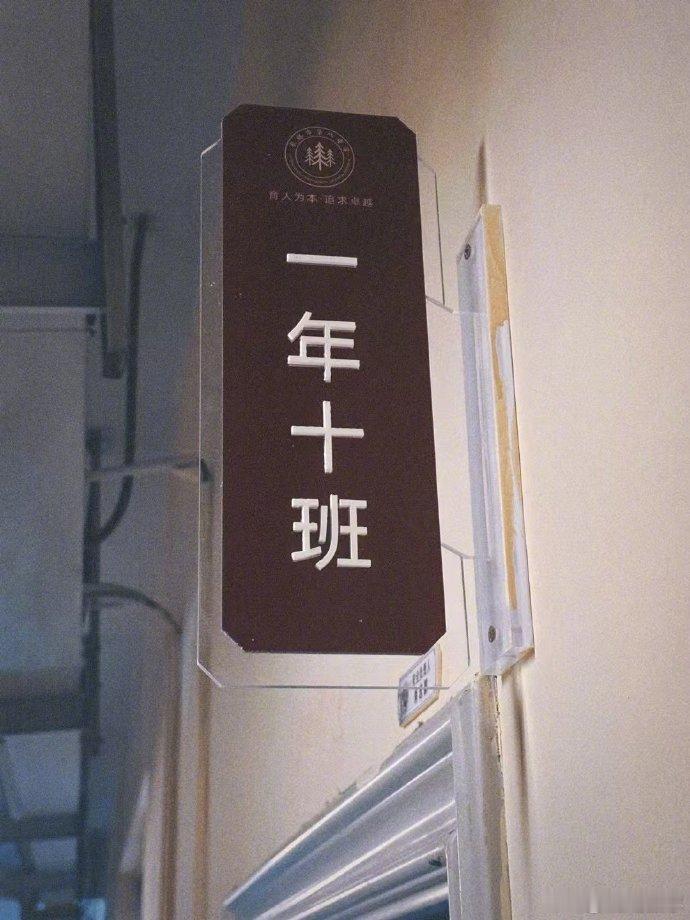 马天宇晒三人行合照  绝！马天宇除夕晒合照送新年祝福，满满都是心意。还听说给谢兴