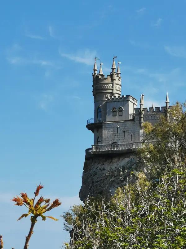 俄乌实现和平的条件挺复杂。从领土角度看，双方若能在争议领土上达成可接受的划分方案