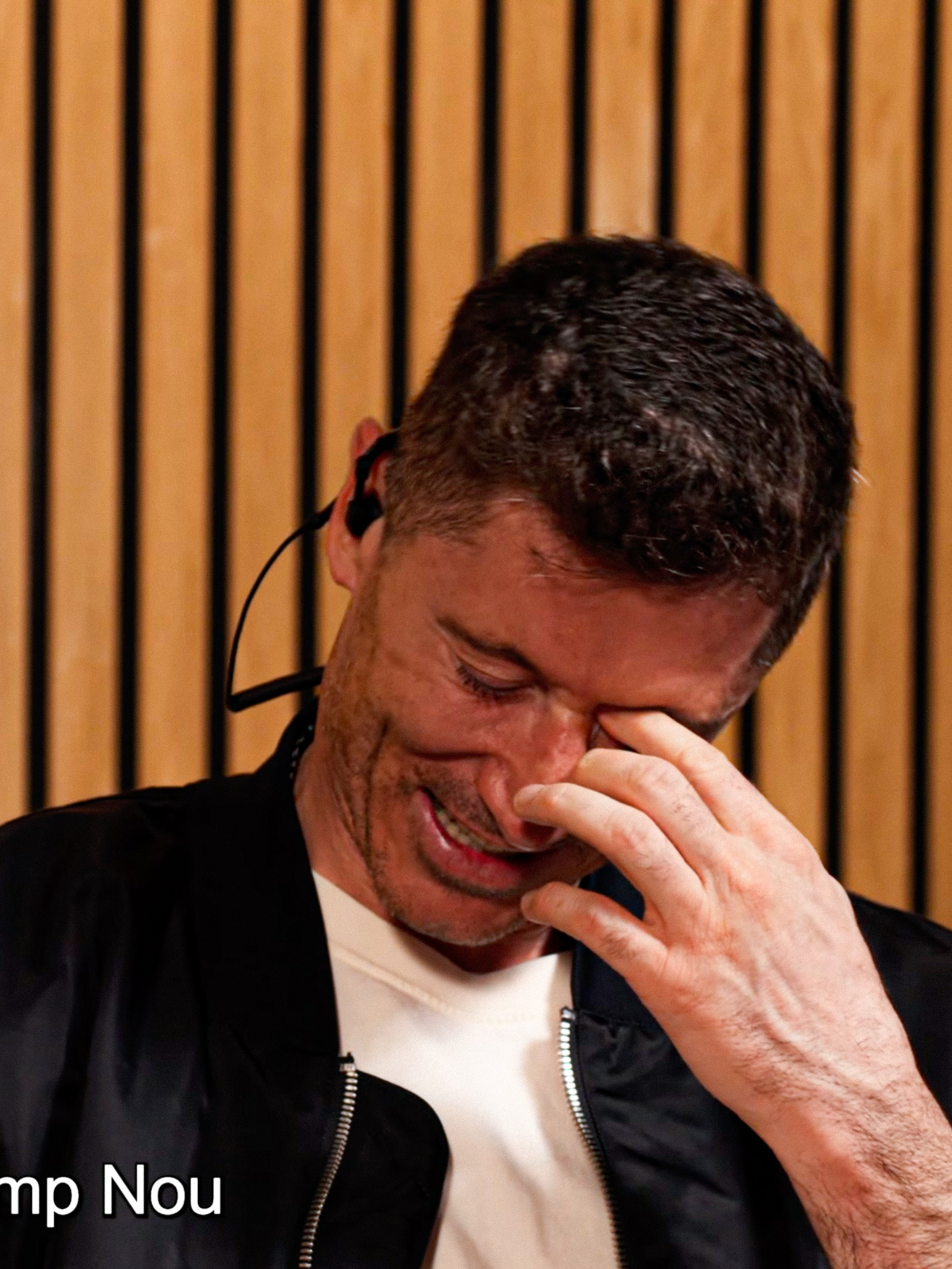 问：诺坎普还是安联球场？莱万多夫斯基：嗯……诺坎普❤️💙🏟️巴萨至死不渝红蓝