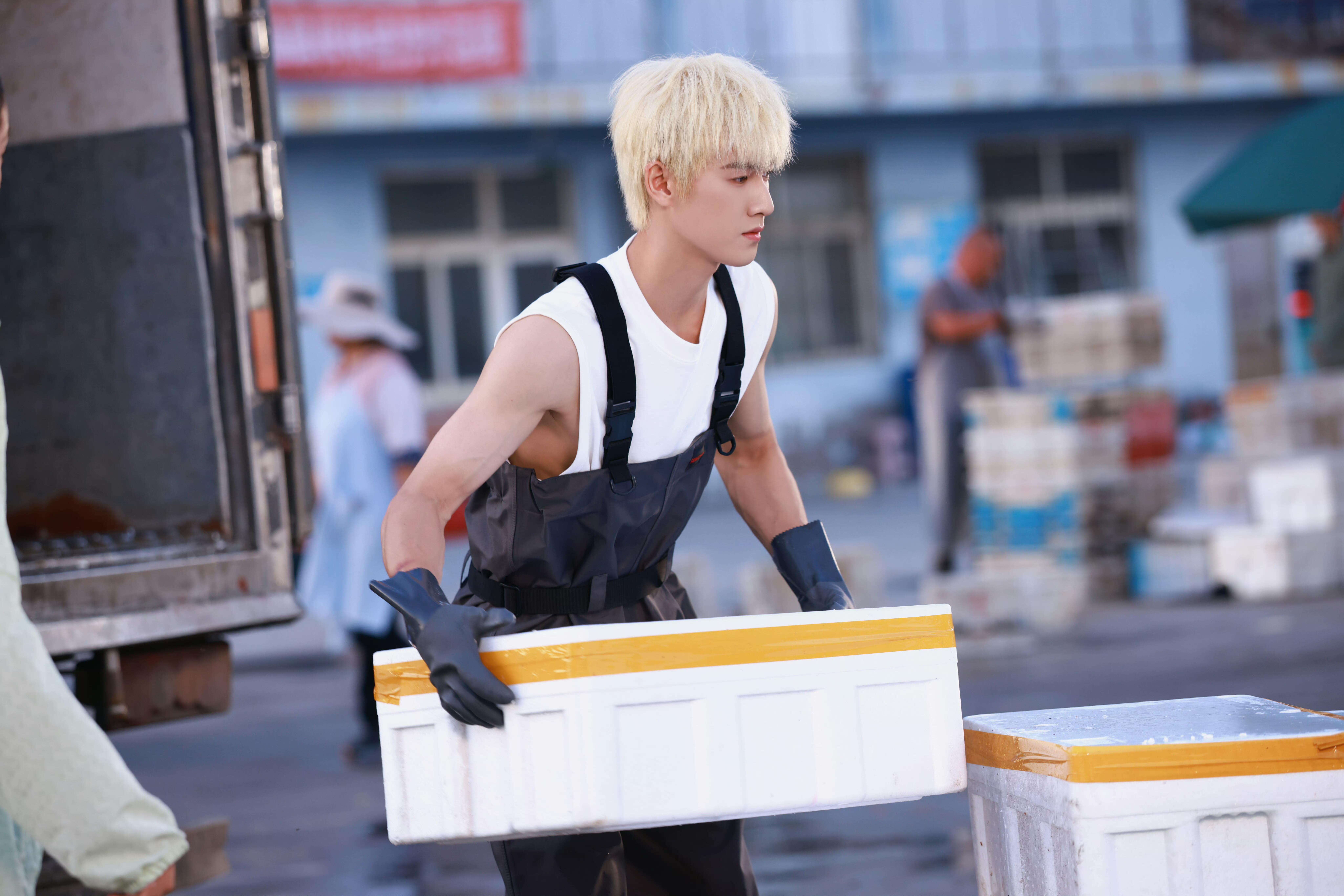 李昀锐和邢武很适配李昀锐邢武底色是阳光向上的 邢武的底线和温柔，还有骨子里的阳光