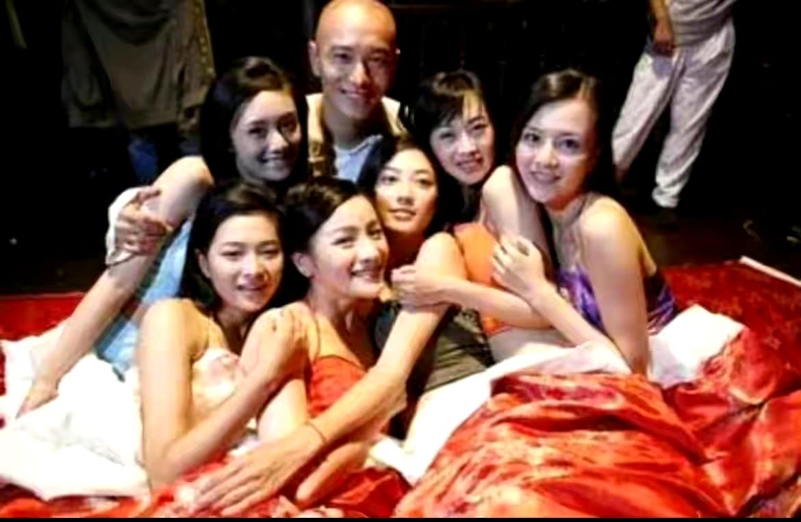 黄晓明版的韦小宝，老婆都很美！
