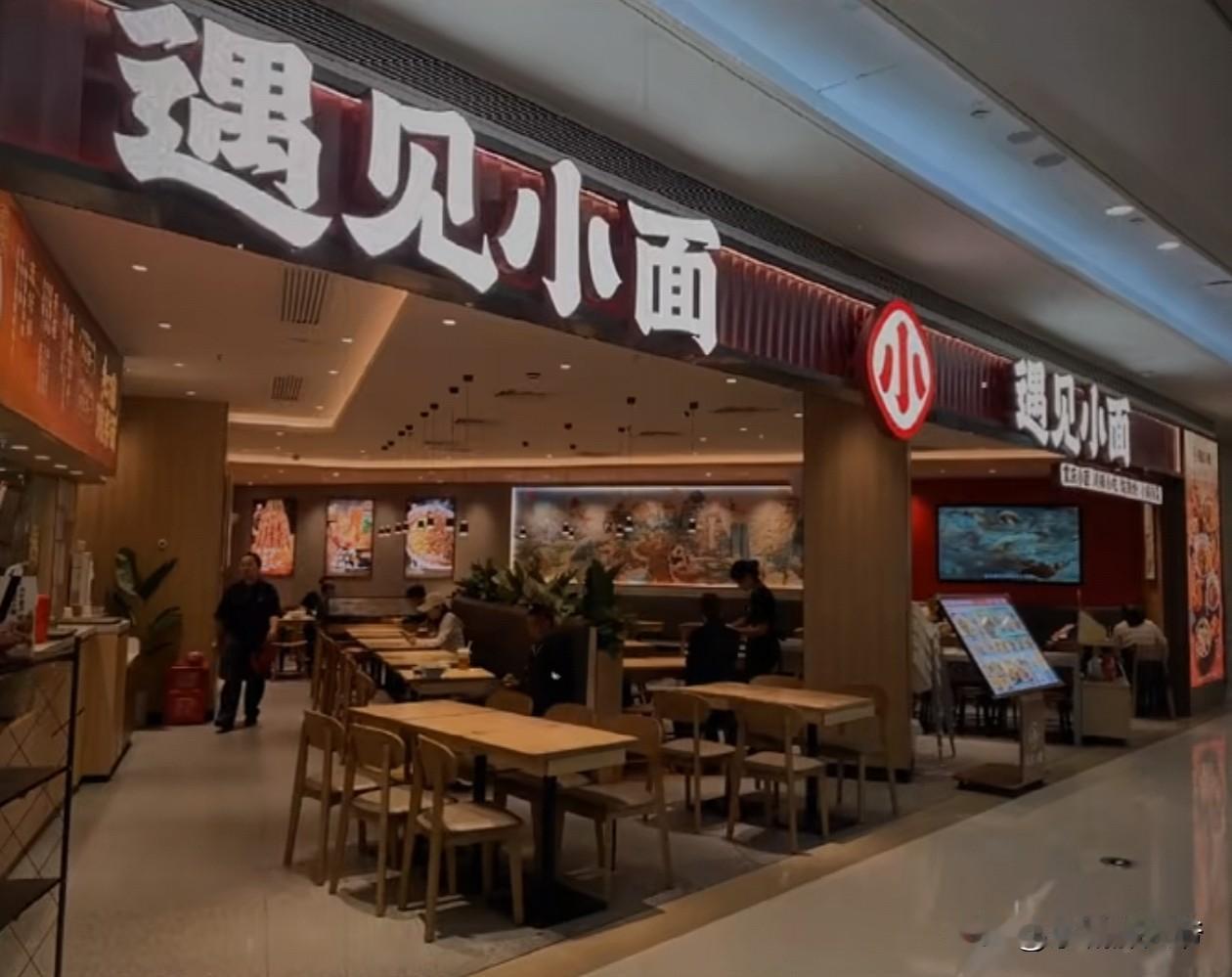 遇见小面的合作律所是上海尚士华律师事务所，加上三位高学历的老板，开面店原来是副业