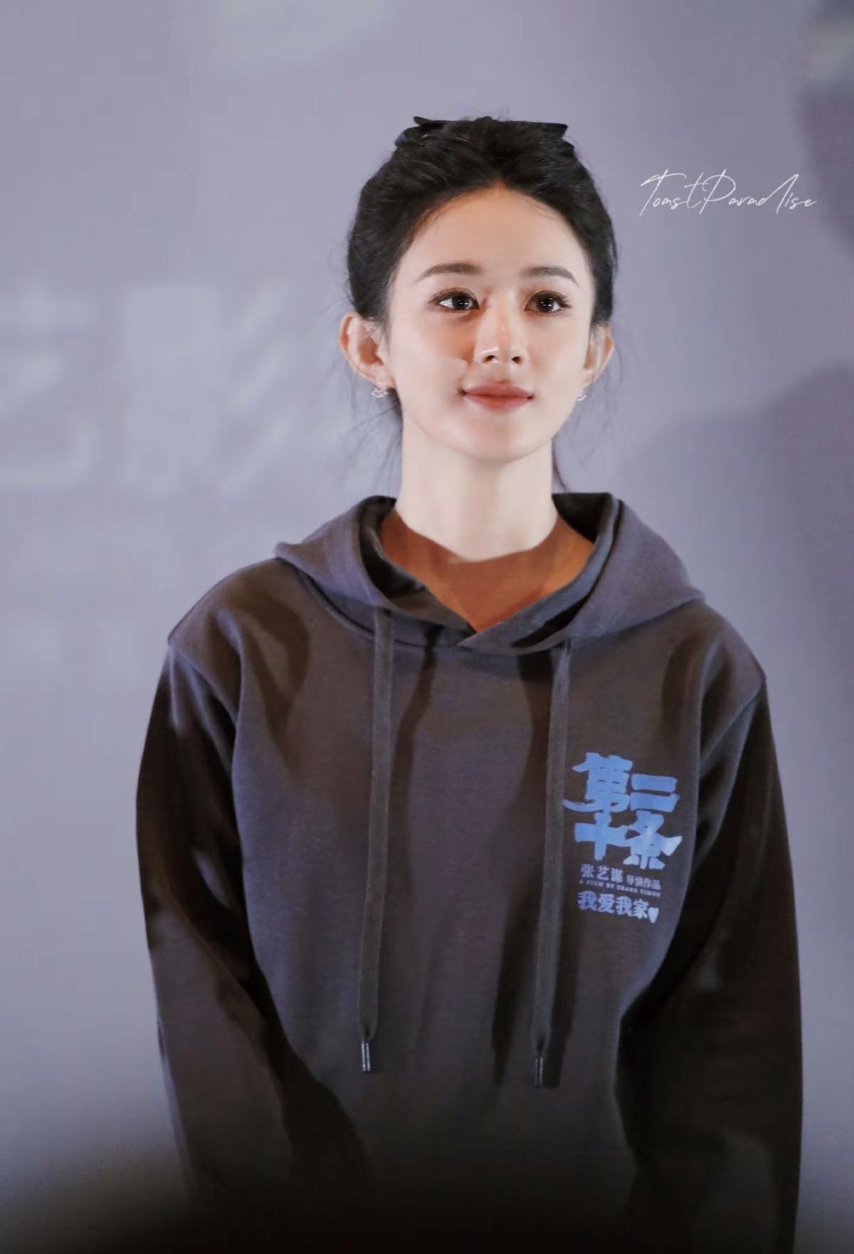 眉眼弯弯，笑意暖暖[给力]赵丽颖，在光影里沉淀，在角色里生长[赞]娱乐明星