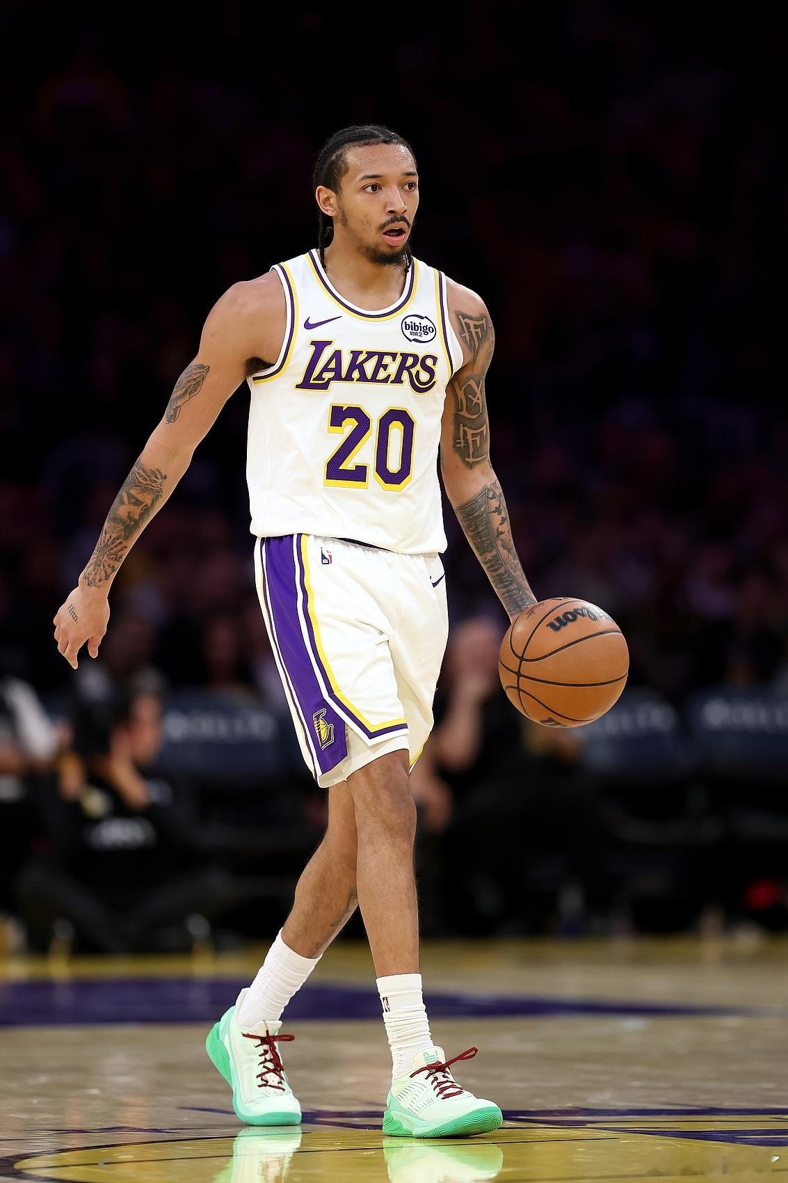 雷迪克：今天主要持球人是科比-巴夫金和尼克-史密斯    詹姆斯（左脚关节炎）、