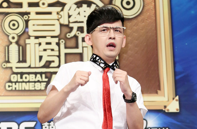 曝黄子佼给孟耿如约2200万安家费，希望她3年内不离婚。 据台媒报道，有爆料称黄