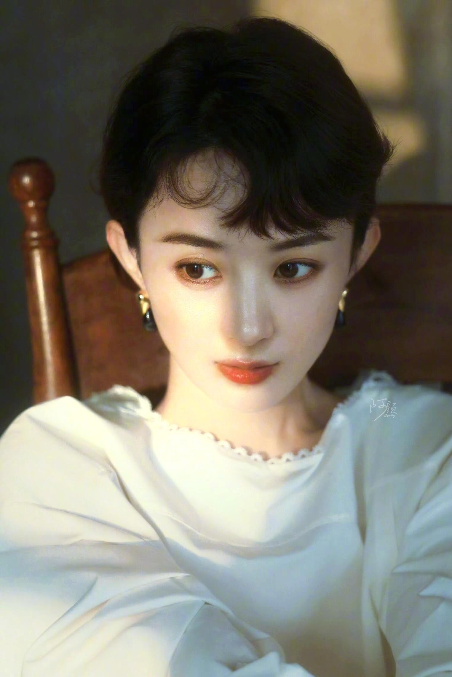 #早安咪语##赵丽颖2025年全球观众最喜爱演员#一步一个脚印走向巅峰，向世界展