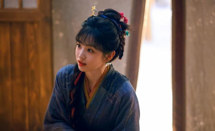 田曦薇这段动作一气呵成的样子也太利落了，直接就是小猫的即视感😜，都来给我看这个