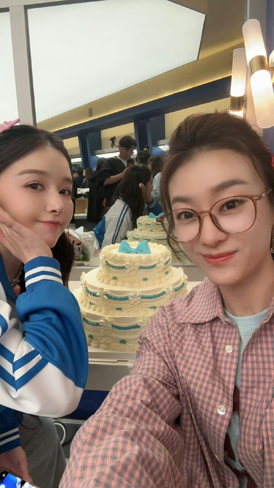 阚清子浪姐生日晒照阚清子称在浪姐过生日很幸福 阚清子浪姐生日晒照啦，表示在浪姐过