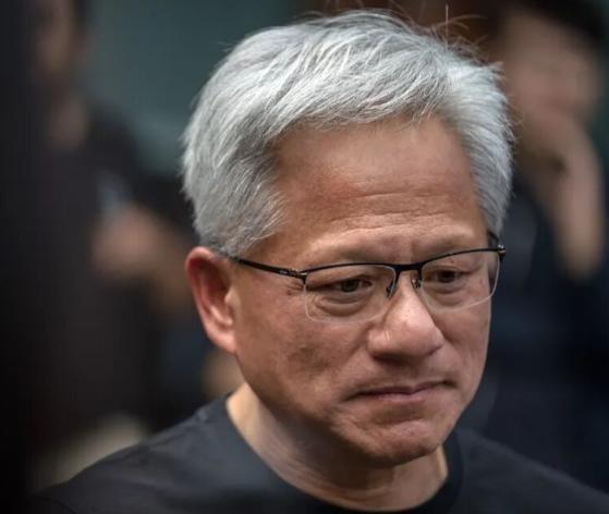 预判了美国的预判！就在美国高调官宣封禁AI芯片第二天，英国媒体就爆出猛料：中国科