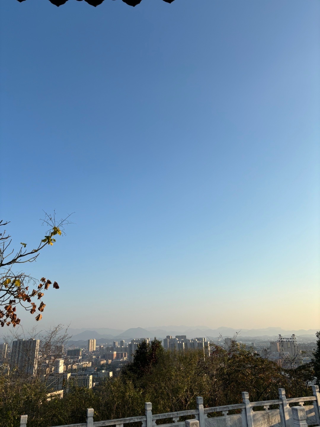 今天周末不永在盯盘了，安安心心过周末，行情不好的时候要对自己好一点，周末去爬爬山