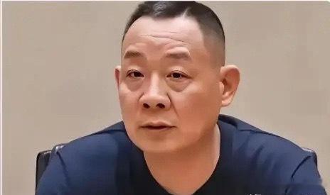 别吵吵于东来了，人永远看不惯认知以外的事。律师说了，胖东来签四年合同，不违法！到