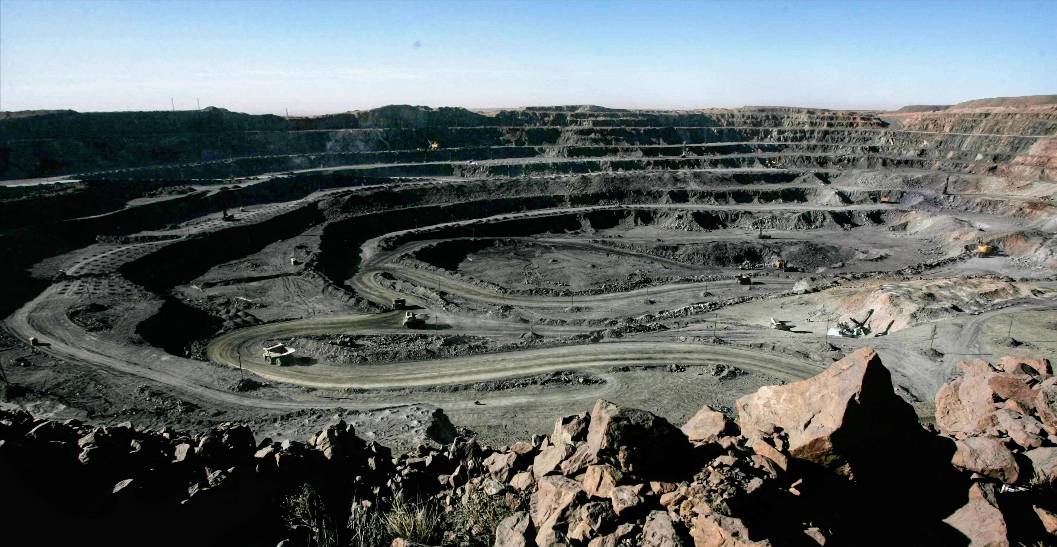 【美国为什么就是搞不起稀土提炼工业？】稀土对现代工业、现代军事重要性不言而喻。例