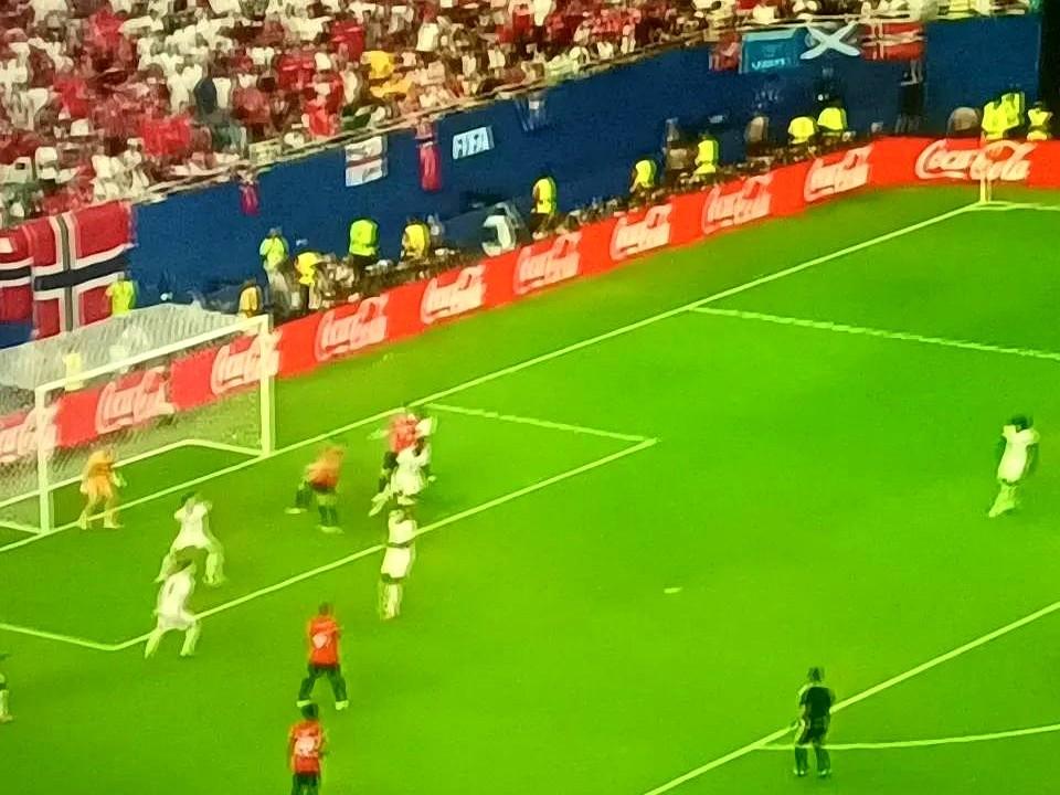 2026世界杯，简直是写好了的，就怕最后被锁死。

国际足联前四名，法国、阿根廷