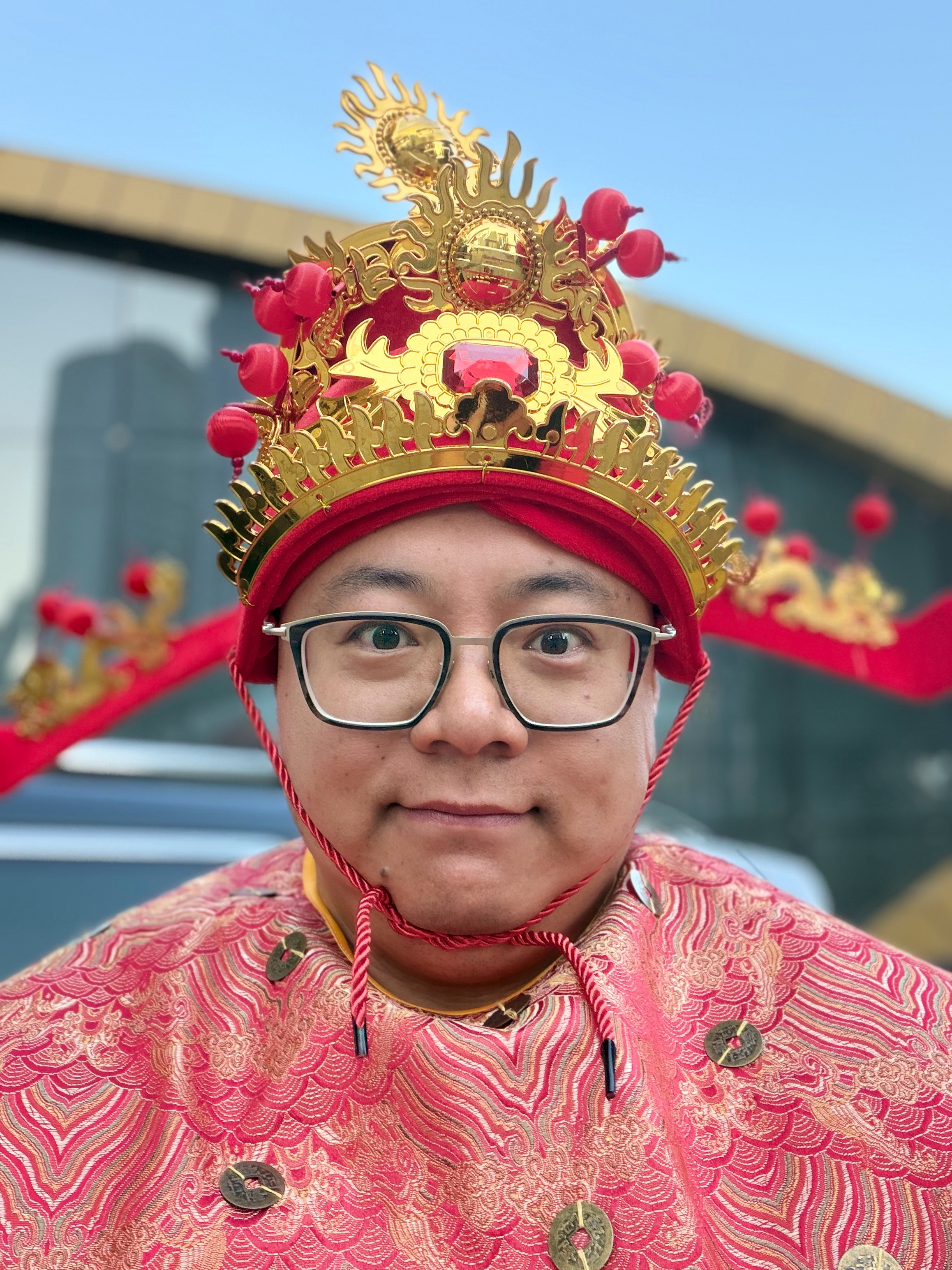 刚才我穿这身衣服  竟然有人过来拜我。。。吓死我了 