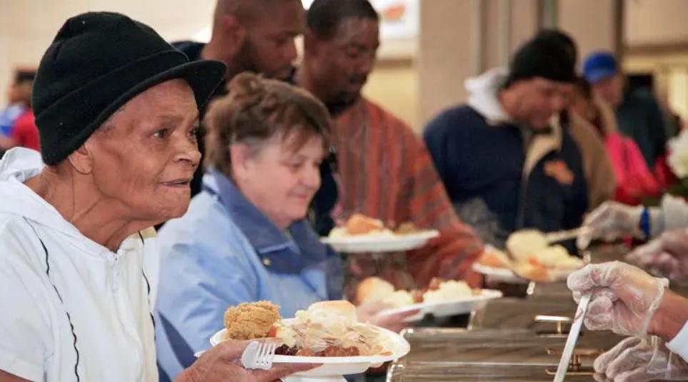 美国极少有华人掉到“斩杀线“以下，原因有二：1、中国人有很好的储蓄的传统；2、中