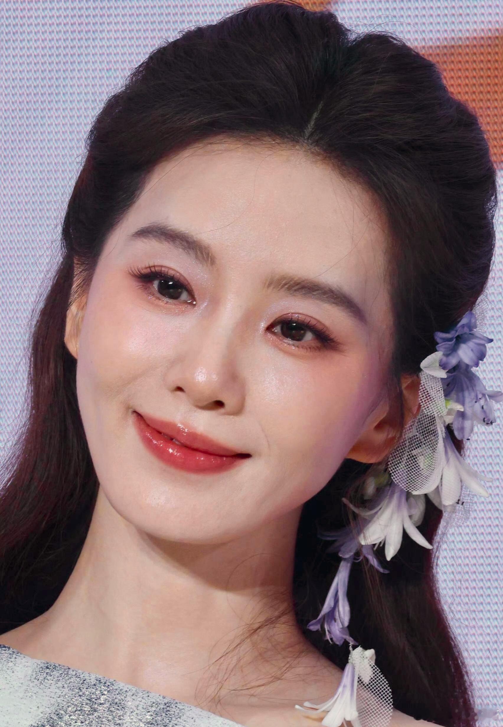 刘诗诗这生图也太生了 诗诗的生图真的自带柔光滤镜啊～怎么能这么美，完全移不开眼。