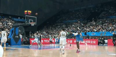 大姜那个确实是犯规了没毛病，杨鸣想给裁判施压，被吹一个技术犯规也没问题，其实目的