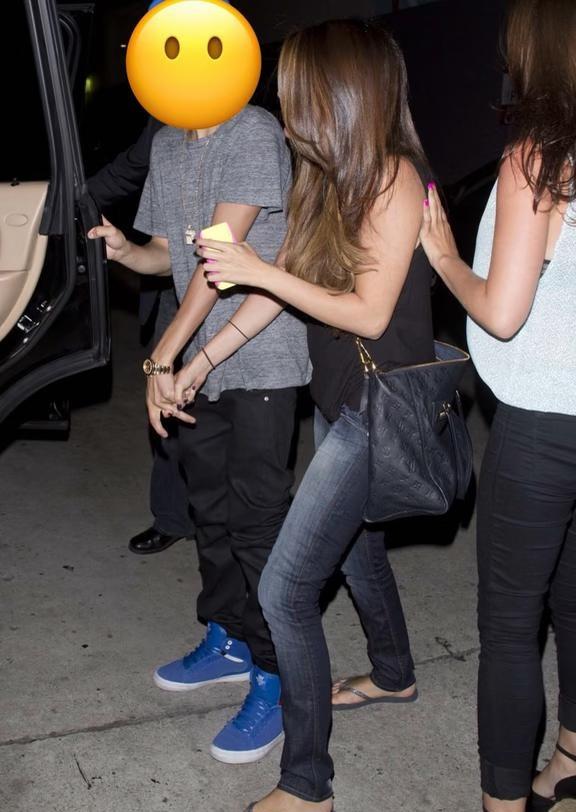 白月光穿搭
这指甲头发裤子衣服都说超完美 简单的氛围感
这么多年还是此女的忠实颜