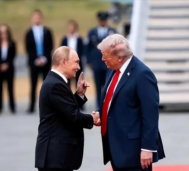 穆杰塔巴居然在俄罗斯治伤，这出乎了所有人的意料。

科威特媒体《报纸报》报道，穆