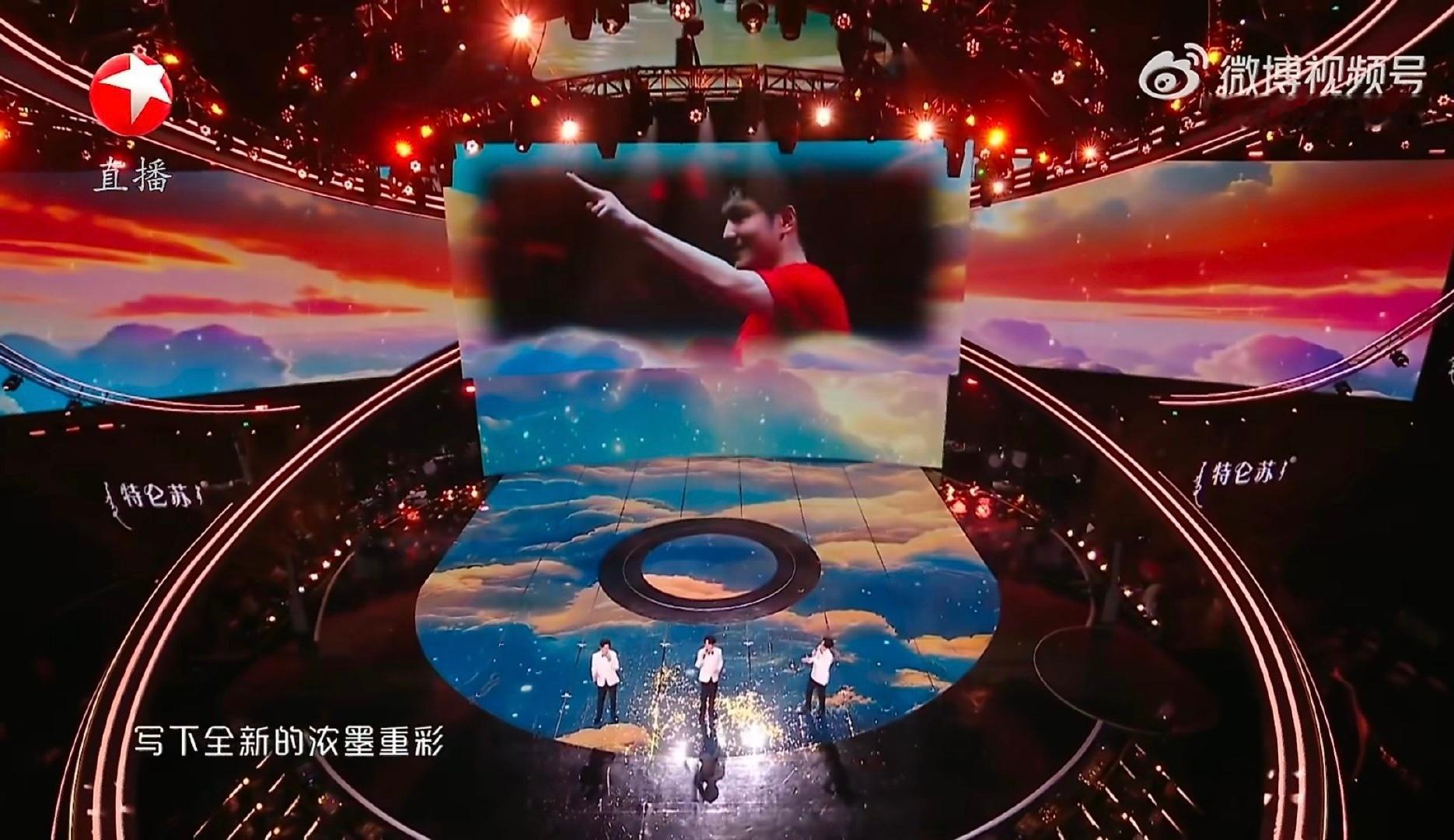 樊振东再次登上东方卫视跨年大屏，《我们的时代》歌曲MV中出现了樊振东在全运会上的