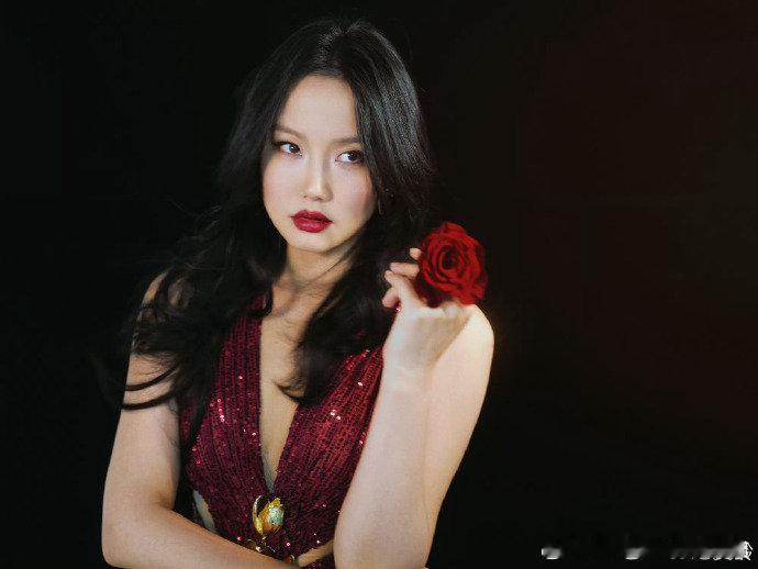 黄龄欣赏单依纯比自己厉害湖南卫视背后前辈的欣赏是最好的鼓励，黄龄对单依纯的肯定太