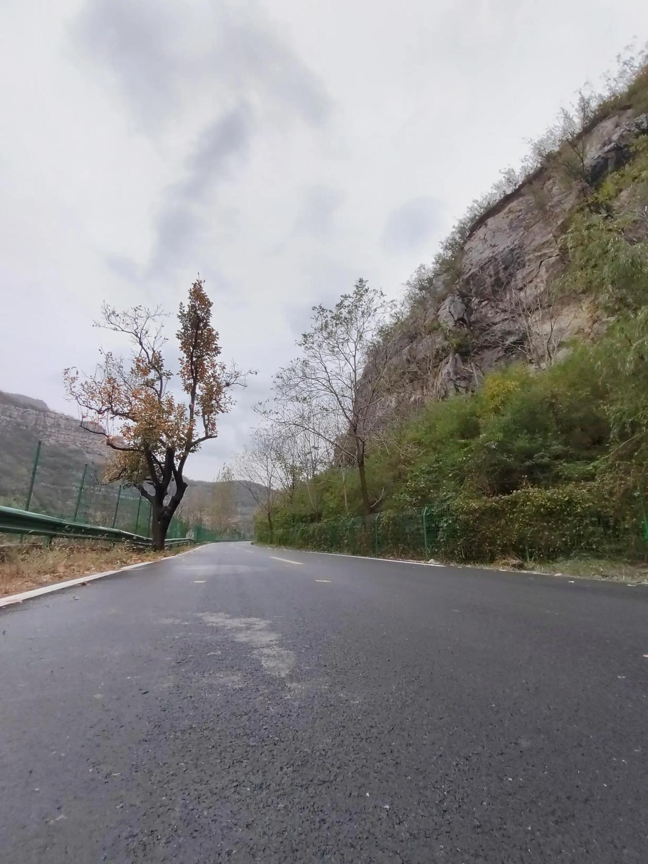 发一张你手机里的风景照最美的风景在心中，路上的风景只是心中对那份美丽的养料！千里