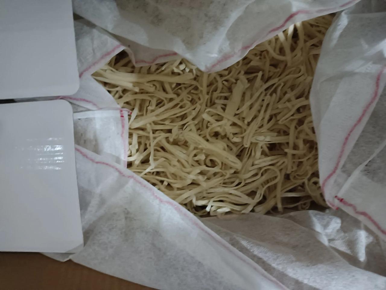 昨天周五下班去葛店姐姐家拿了豆丝、糍粑（如下图1、2、3）。姐姐家太多了让我拿去
