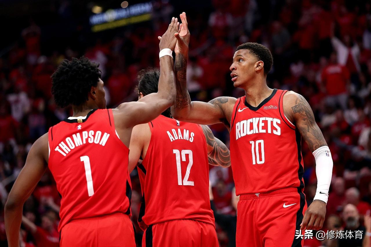 火箭管理层应该挺满意吧！3位年轻球员都进步了很多：

1、阿门——上赛季场均14