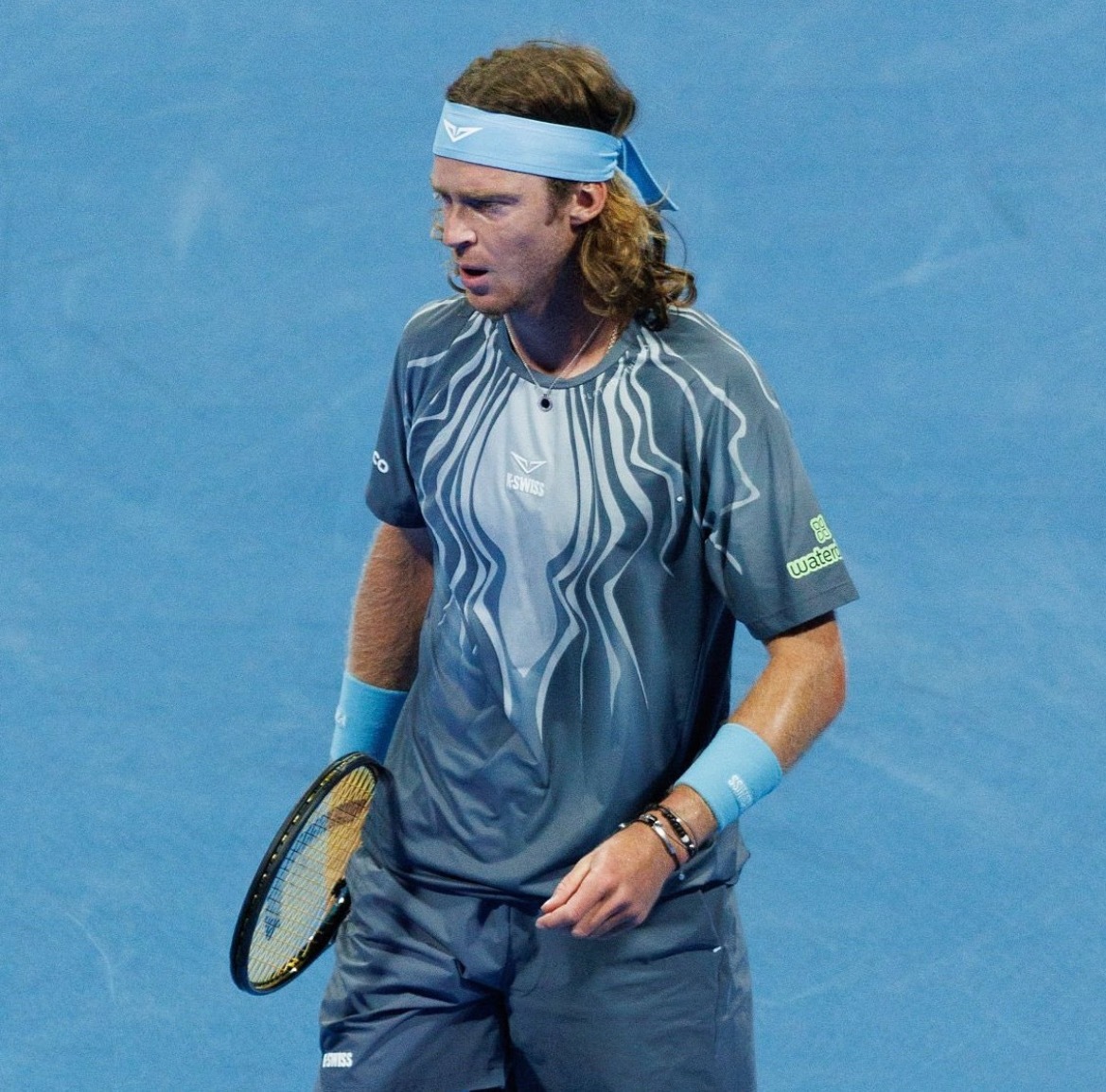 伊朗导弹击中美第五舰队总部瞬间🚨球员滞留迪拜：ATP打破沉默👇由于中东冲突，