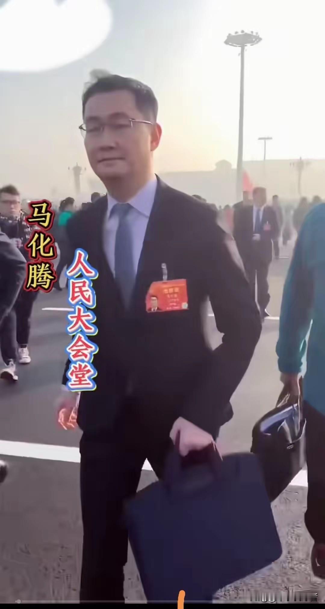 我感觉应该给他把“人大代表”改为“游戏玩家代表”会更加合适，我相信大家也都是这么