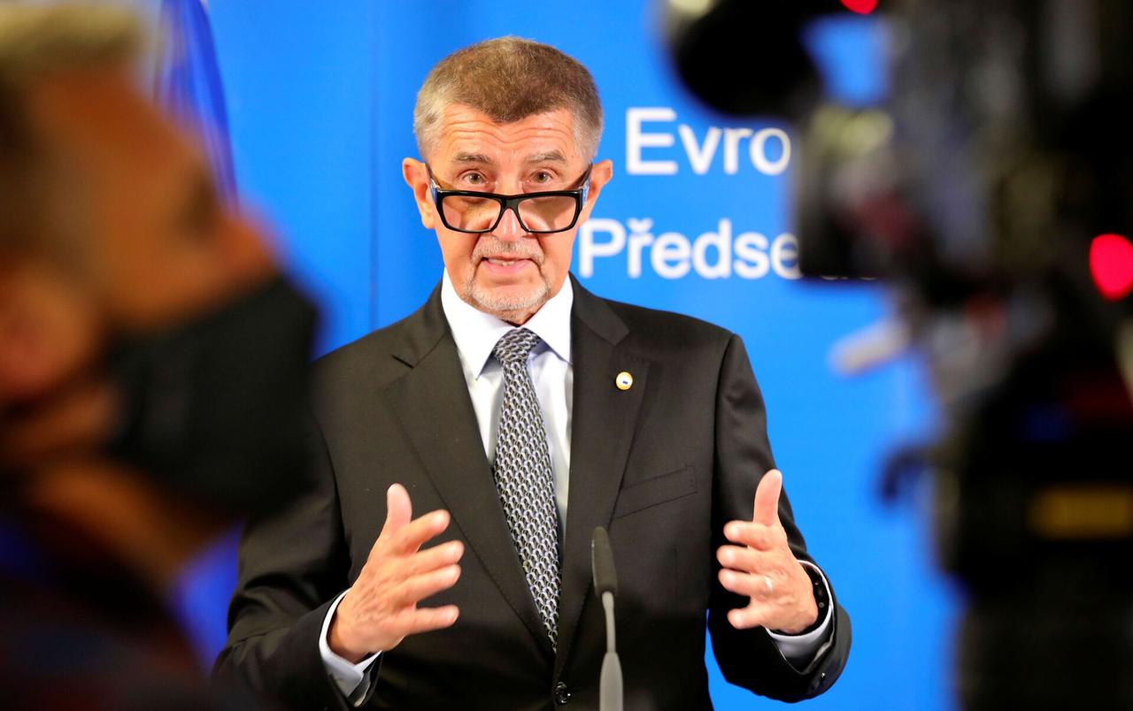 71岁的小国总理，喊话国内亲美派：你们想窜台，我让你们连飞机都登不上！



