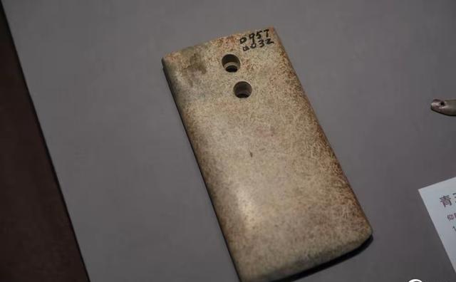 许多年来，我一直对穿越类的小说、影视剧不屑一顾。直到我看到郑州博物馆展出仰韶文化