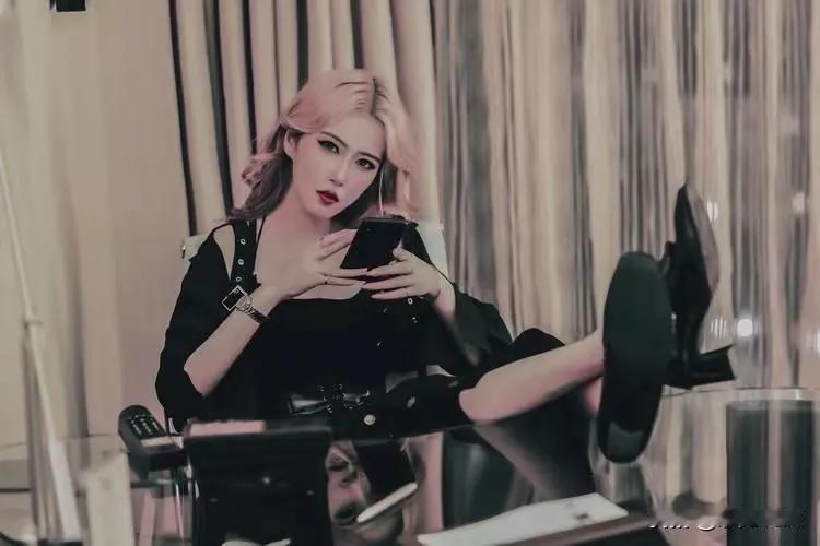 江山代有人才出
张皓炘是一位制片人，肯定非常出类拔萃，否则也不可能当上制片人。看