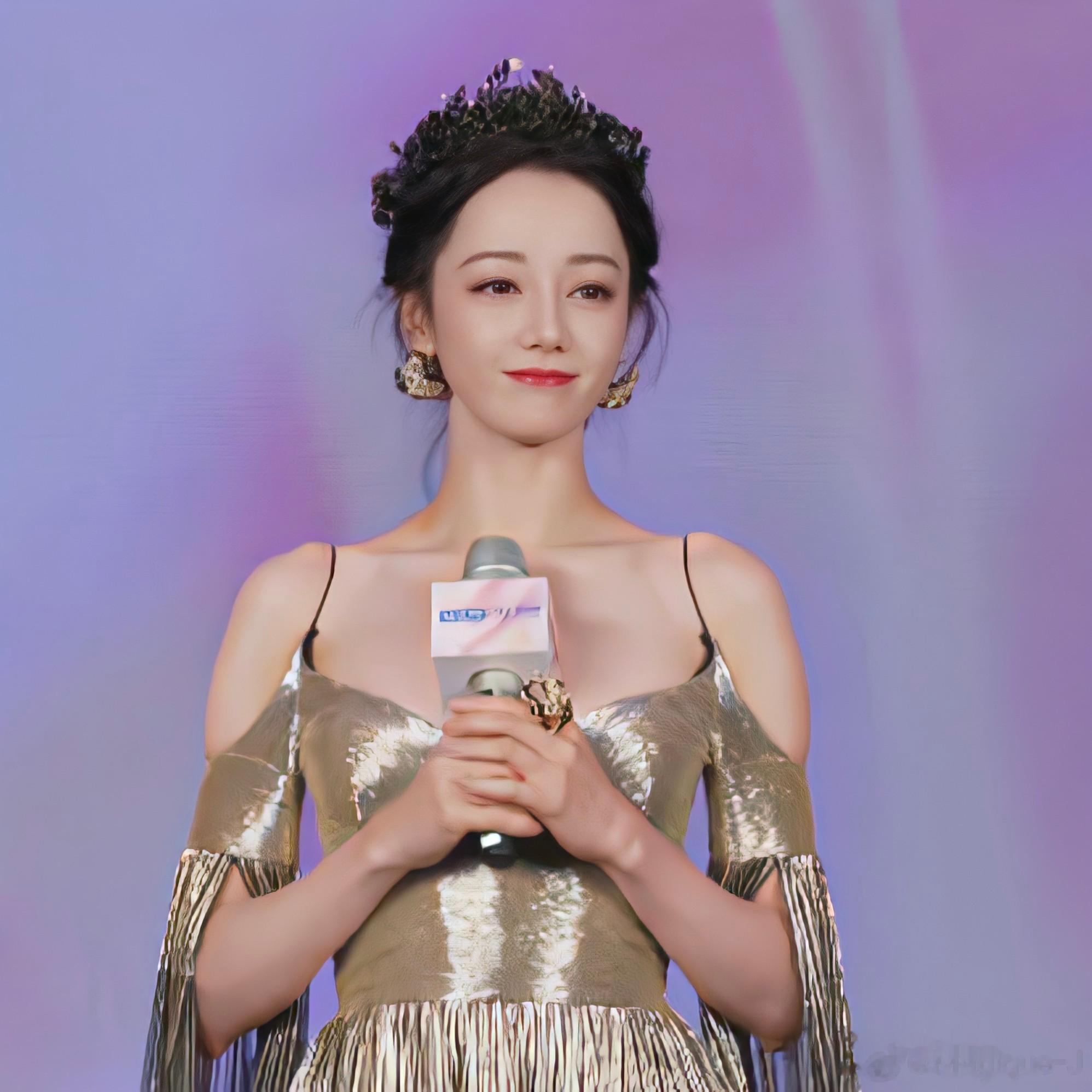 #迪丽热巴黄景瑜 二搭#对接已辟谣，别蹭，来看美神迪丽热巴[月亮代表我的心]#红