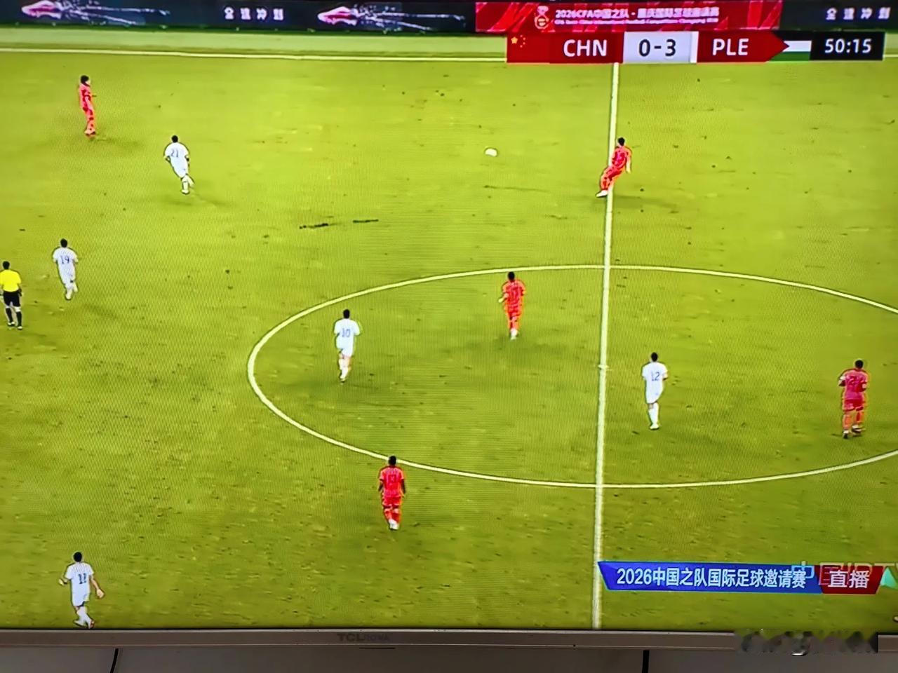 实时播报，今晚的国际足球邀请赛，国足对阵巴勒斯坦，现在比分是0：3。半场就丢了3