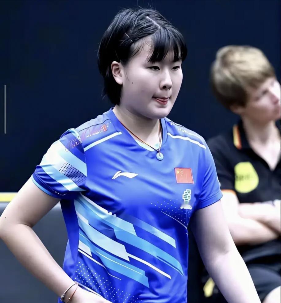万绿丛中一点红，恭喜15小将姜依依，瑞典青少年大滿贯决赛夺冠
国乒小将姜依依又带