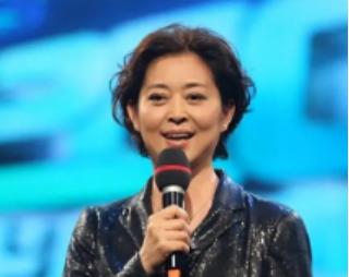 倪萍说，出再大名儿，苦难落在你身上，也跑不掉，我儿子出生3个月，医生说眼睛不行，