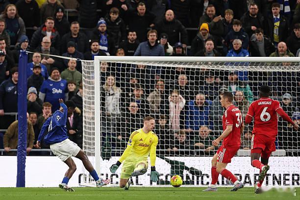 埃弗顿vs诺丁汉森林 巴里都进球了，这是他的英超首球！莫耶斯真的有点石成金的能力