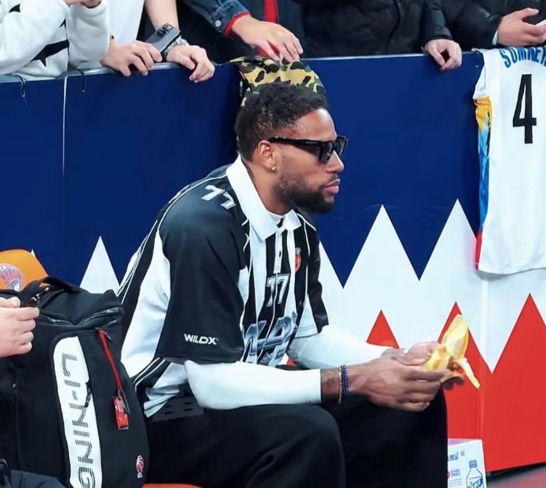 ——威姆斯见证了广东客打上海的这场比赛，心中感慨万千，这还有三连冠时广东队影子吗