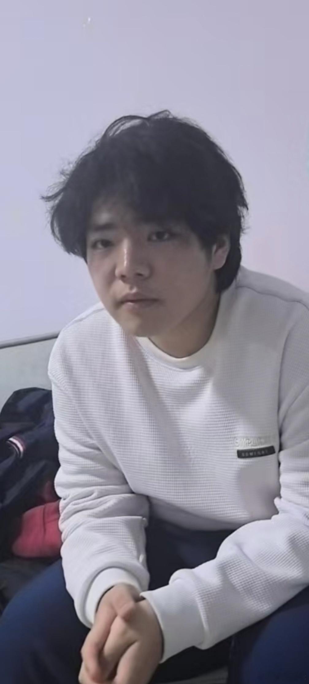 这是我家孩子，长的还挺帅气吧 