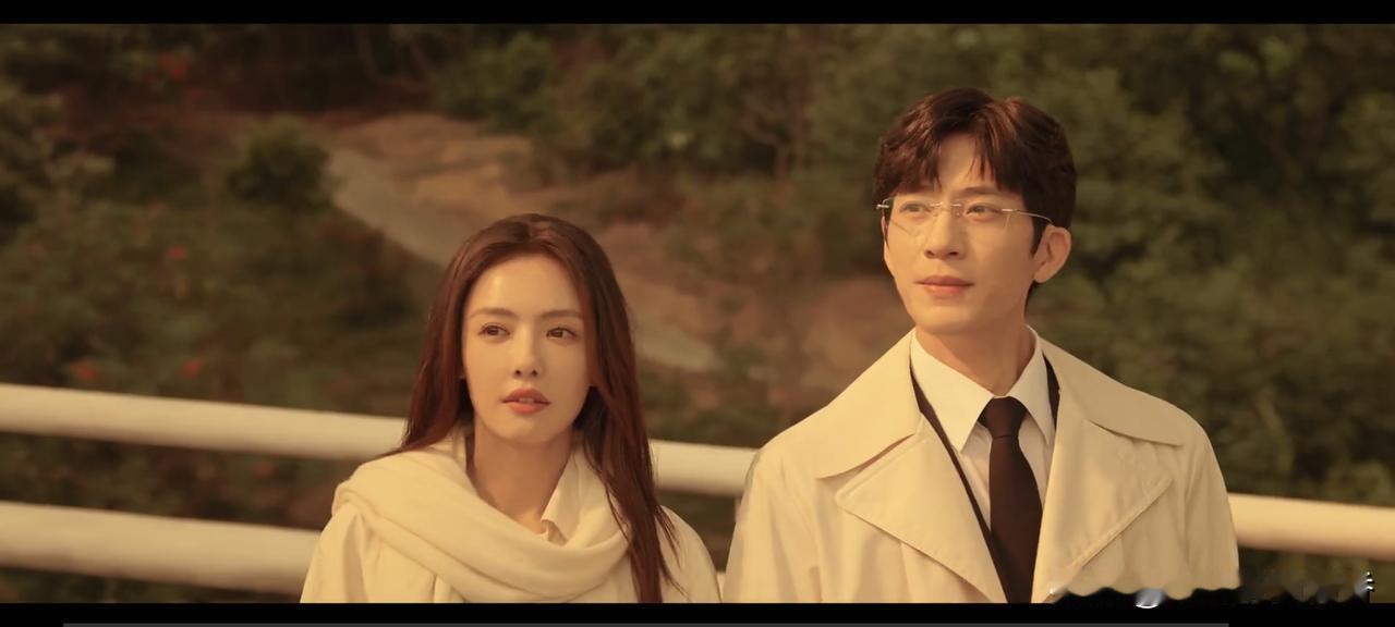 电视剧《钢铁森林》大结局中，戚严（赵荀 饰）被捕，江寒声（井柏然 饰）重新穿上警