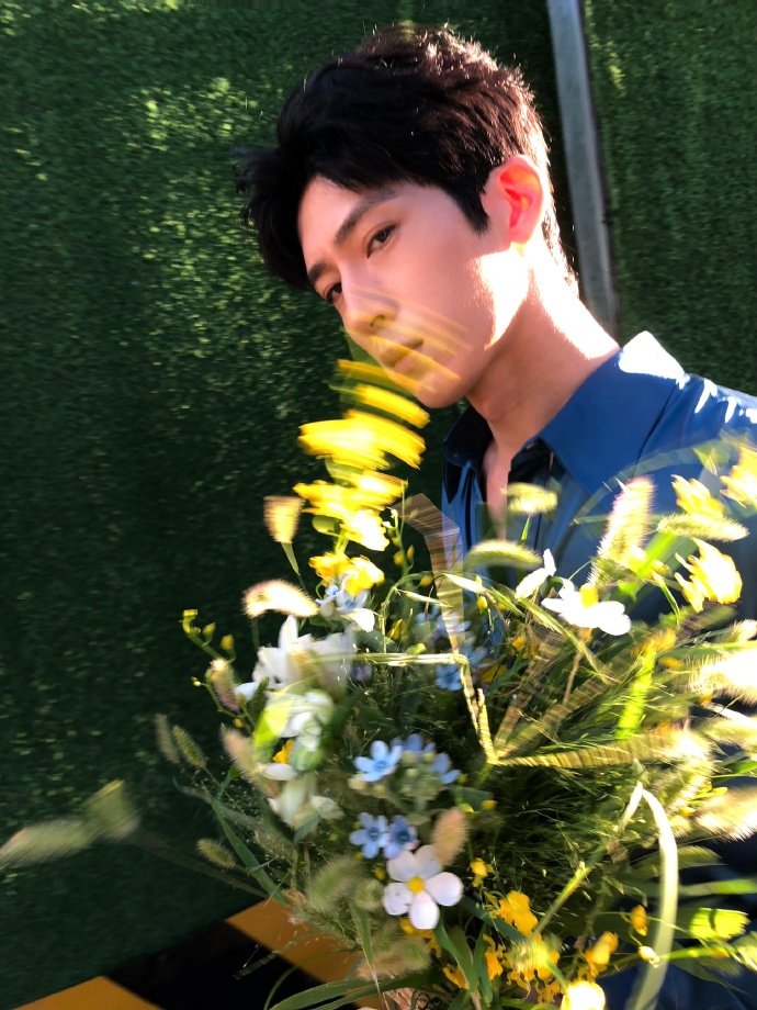井柏然狗尾巴草下班大片井柏然luke狗尾巴草大片 帅啊luke！！！ ​​​