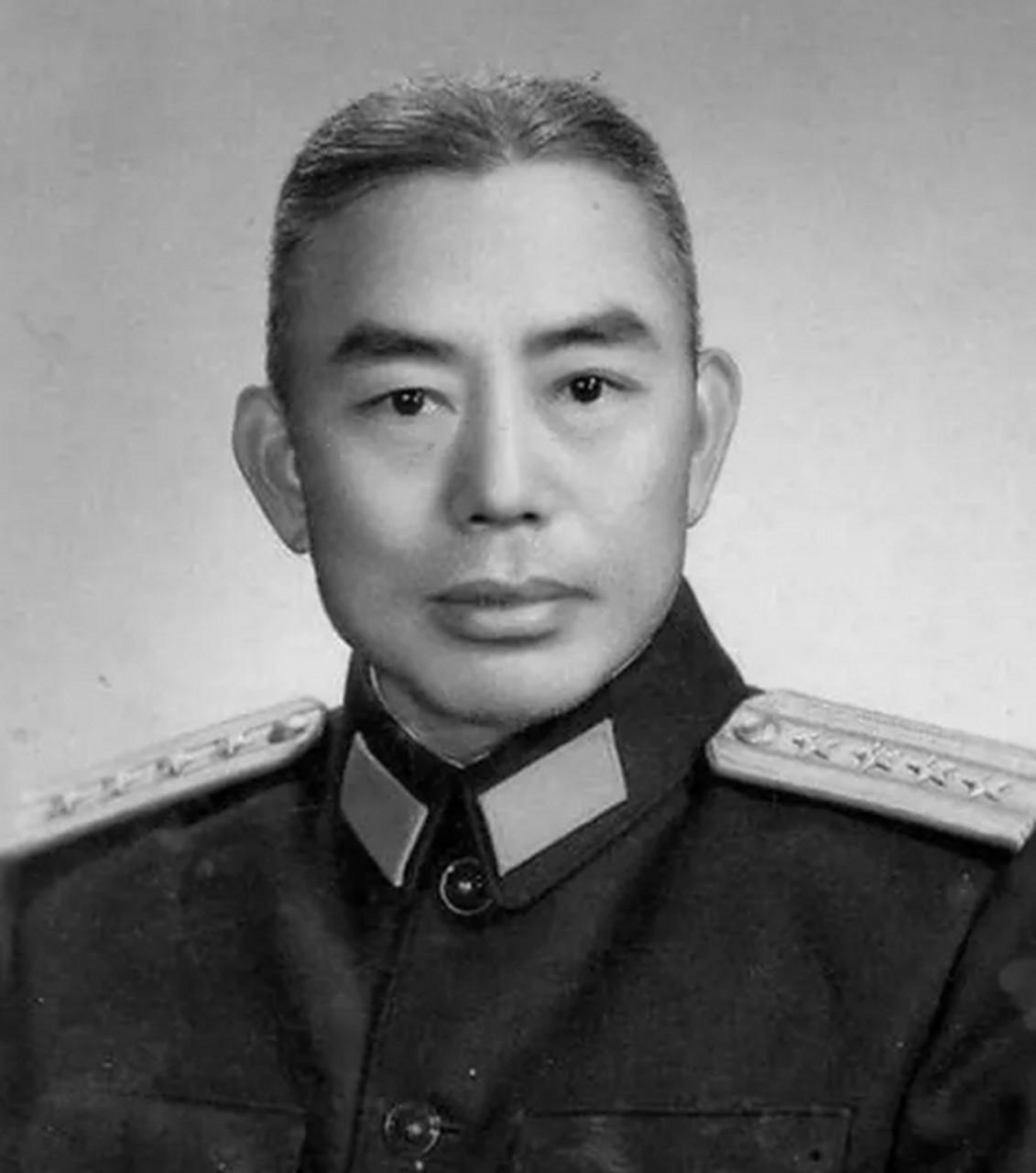 [太阳]1949年，蒋介石的心腹师长王晏清，冒失地给地下党员陆平打电话，说他准备