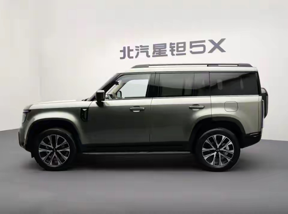 现在的方盒子SUV赛道越来越卷，北汽星钜5X的登场算是给出了不一样的思路。以往硬
