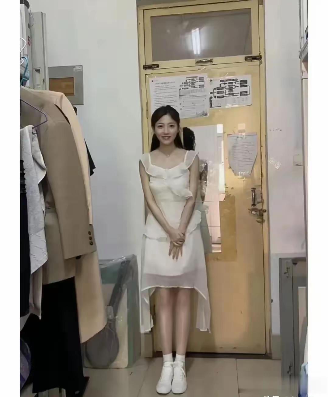 离开学校后的日子，确实很难熬。中午明白了大家为什么一直都会说，学校是一座象牙塔了
